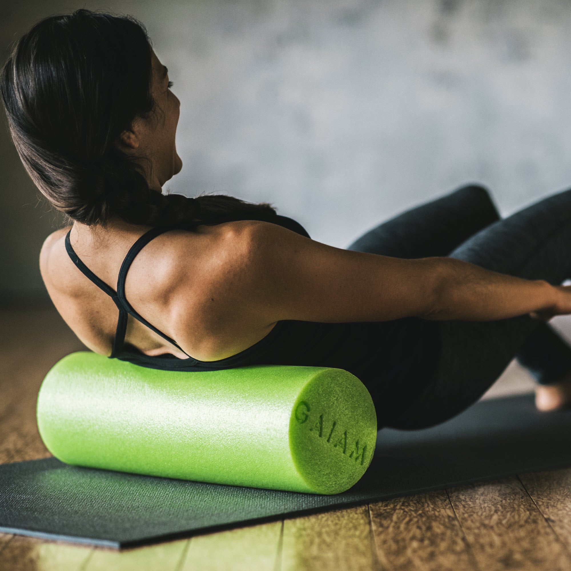  Gaiam Restore 05-58272 18-Inch Muscle Therapy Foam Roller w/  DVD : Exercise Foam Rollers : Sports & Outdoors